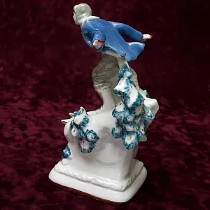 Фарфоровая Статуэтка «Лыжник - Пионер», ДФЗ Вербилки, СССР - 1954 год.