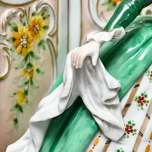 Коллекционная Фарфоровая статуэтка «Свидание за ширмой», Scheibe-Alsbach Германия, середина ХХ века. 