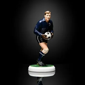 Коллекционная Авторская Статуэтка «Футболист, Вратарь ДИНАМО - Лев Яшин №1», фарфор, Россия.