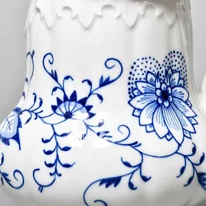 Фарфоровый молочник - сливочник на ножках «Луковый узор», MEISSEN Германия - 1992 год.