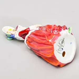 Коллекционная Фарфоровая статуэтка «Рождественское утро. Девушка с муфтой» , Royal Doulton Англия.