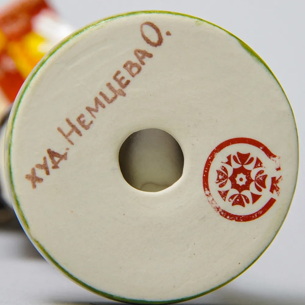 Авторская Коллекционная Фарфоровая Статуэтка «Школьница - Пионерка с учебником», Россия.