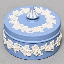 Шкатулка - Бонбоньерка «Виноградная лоза», фарфор ВЕДЖВУД / WEDGWOOD, Англия, вторая половина ХХ века.