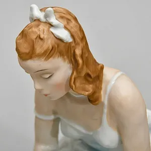 Редкость! Большая Фарфоровая Статуэтка «Балерина, завязывающая пуанту», ROSENTHAL Германия - 40е годы ХХ века.