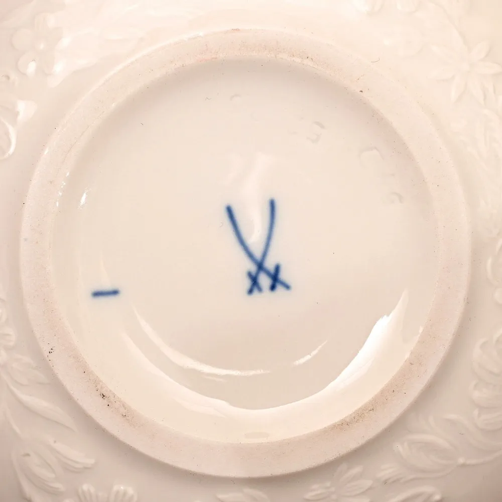 Коллекционная Шкатулка - Бонбоньерка «Голубые Цветы», Фарфор MEISSEN Германия.