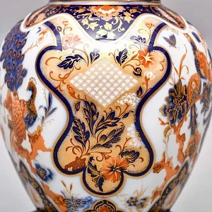 Коллекционный Вазон - Ваза с крышкой на подставке из серии «Yokohama» H - 29 см., Фарфор KAISER, Германия.