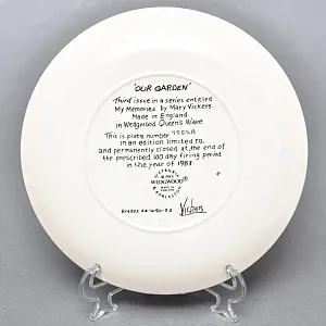 Коллекционная Фарфоровая тарелка «Детство. Наш сад», Wedgwood Англия - 1983 год. 