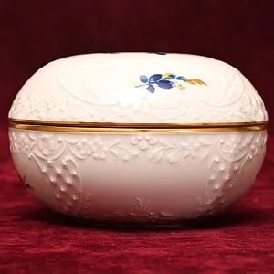 Коллекционная Шкатулка - Бонбоньерка «Голубые Цветы», Фарфор MEISSEN Германия.