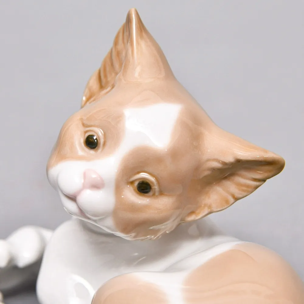 Коллекционная Фарфоровая статуэтка «Кошка - Удивленный котенок», Lladro Испания.