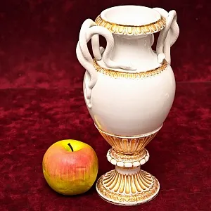 Коллекционная Фарфоровая Ваза MEISSEN с ручками в виде змей, Германия - первая половина ХХ века.