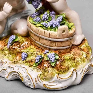 Антикварная Фарфоровая статуэтка «Урожай. Путти, собирающие виноград», Carl Thieme Германия.