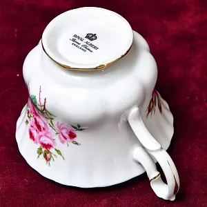 Коллекционная Фарфоровая Чайная пара «Садовая Роза», ROYAL ALBERT Англия, вторая половина ХХ века.