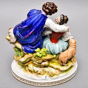 Антикварная Фарфоровая статуэтка «Влюбленные», VOLKSTEDTER Германия, конец ХIX - начало ХХ века.