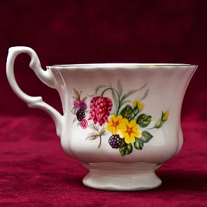 Коллекционная Фарфоровая Чайная пара «Летнее Утро», ROYAL ALBERT Англия, вторая половина ХХ века.