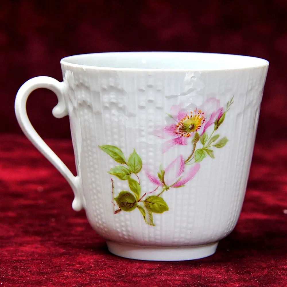 Фарфоровый Сервиз «Эгоист» - 5 предметов из серии «Шиповник», Limoges Франция -1979 год.