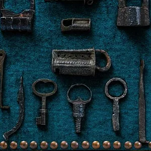 Настенное Коллекционное Панно - Картина «Старинные Замки и Засовы», Россия конец XIX - начало ХХ века.