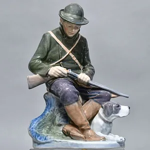 Коллекционная Фарфоровая статуэтка «Охотник  с собакой», Royal Copenhagen Дания, 1992 - 1999 годы. 