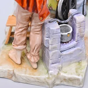 Коллекционная Фарфоровая статуэтка «Папа пришел с работы», VOLKSTEDT Германия, середина ХХ века.