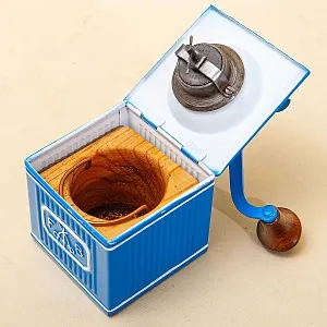 Коллекционная Винтажная ручная механическая кофемолка «Tre Spade» Бельгия.