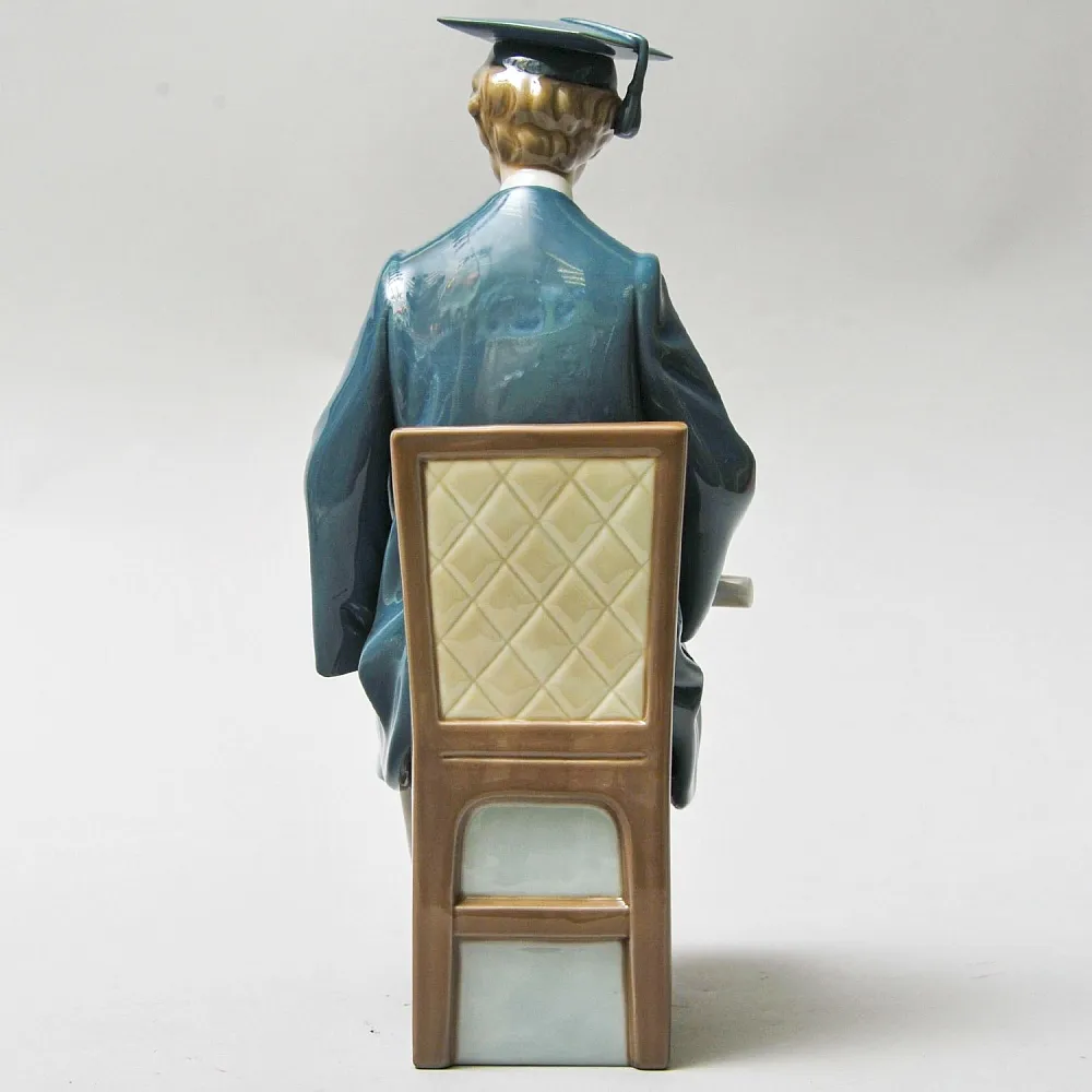 Большая Коллекционная Фарфоровая статуэтка «ВЫПУСКНИК». Lladro Испания - 1983 год.