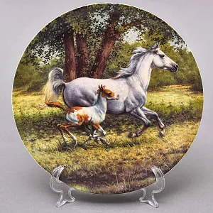 Коллекционная Фарфоровая тарелка «Лошади. Скачки вдоль ручья», Furstenberg Германия - 1995 год.