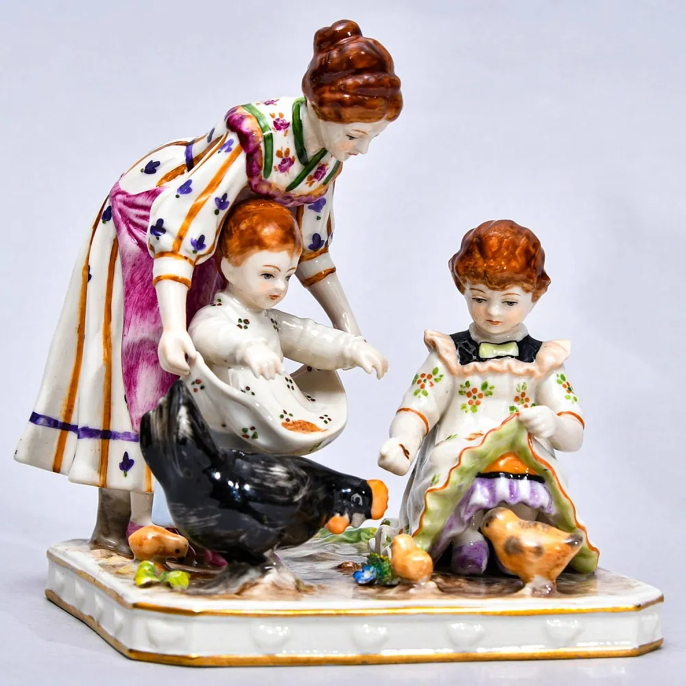 Редкость! Антикварная Фарфоровая Статуэтка «КОРМЛЕНИЕ КУР», Aсkermann & Fritze Германия.