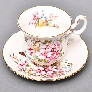 Коллекционная Фарфоровая Кофейная пара «Сладкий шиповник», ROYAL ALBERT Англия.