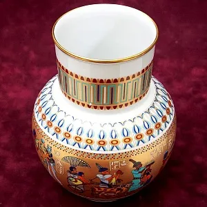 Коллекционная Авторская  Ваза «THEBEN» Фарфор KAISER Германия 70 -е годы ХХ века.