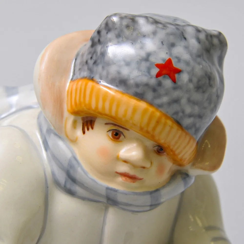 Авторская Коллекционная Фарфоровая Статуэтка «Хоккей моего детства», Россия.