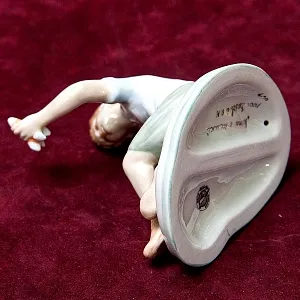 Авторская Коллекционная Фарфоровая Статуэтка «Мальчик с Ракетой», Дулёво Россия.