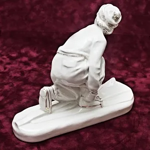 Фарфоровая Статуэтка «Лыжница», ПФЗ Песочное, СССР -1963 год.