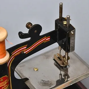 Старинная Миниатюрная Швейная Машинка «DIANA», Schürhoff & Co, Gevelsberg Германия 30 гг.