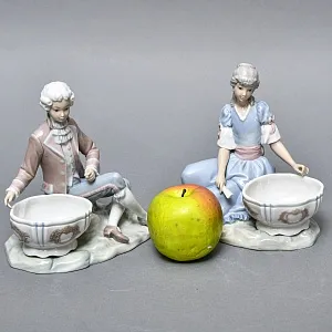 Парные Фарфоровые статуэтки - подставки для ювелирных украшений «Дама и кавалер», Lladro Испания. 