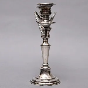 Канделябр - Подсвечник на Три Свечи, Н -29 см. Silverplate, Elkington's & Co. Англия, начало ХХ века.