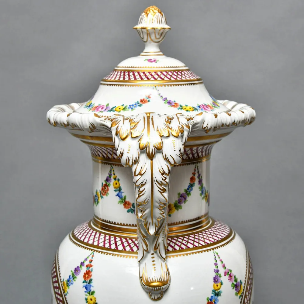 Большой Фарфоровый Вазон - Ваза с крышкой «Цветочная гирлянда», SP Dresden Германия, 50-е гг. ХХ века.