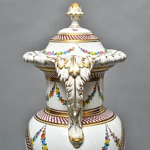 Большой Фарфоровый Вазон - Ваза с крышкой «Цветочная гирлянда», SP Dresden Германия, 50-е гг. ХХ века.