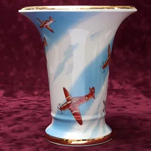 Коллекционная Авторская Ваза «Самолеты» из серии «65 лет Победы», фарфор ИФЗ, Россия. 