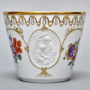 Фарфоровое Кашпо - Ваза для цветов «Путти у костра», Furstenberg / Tettau Германия, середина ХХ века.