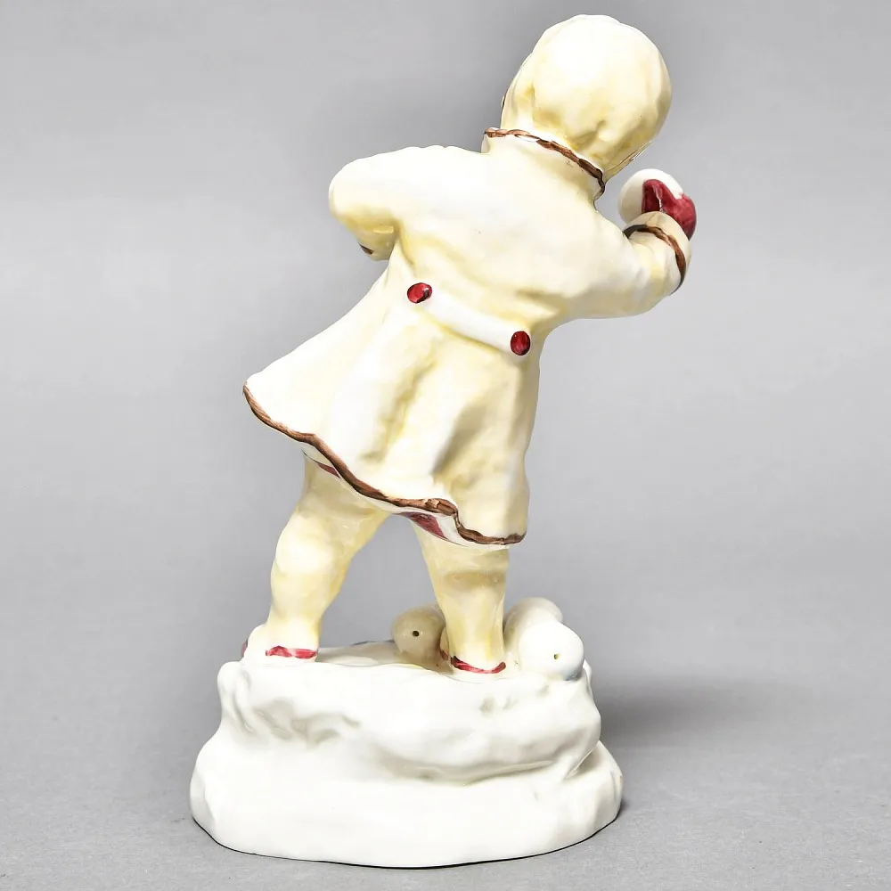 Авторская Фарфоровая статуэтка «Девочка со снежком», Royal Worcester Англия.