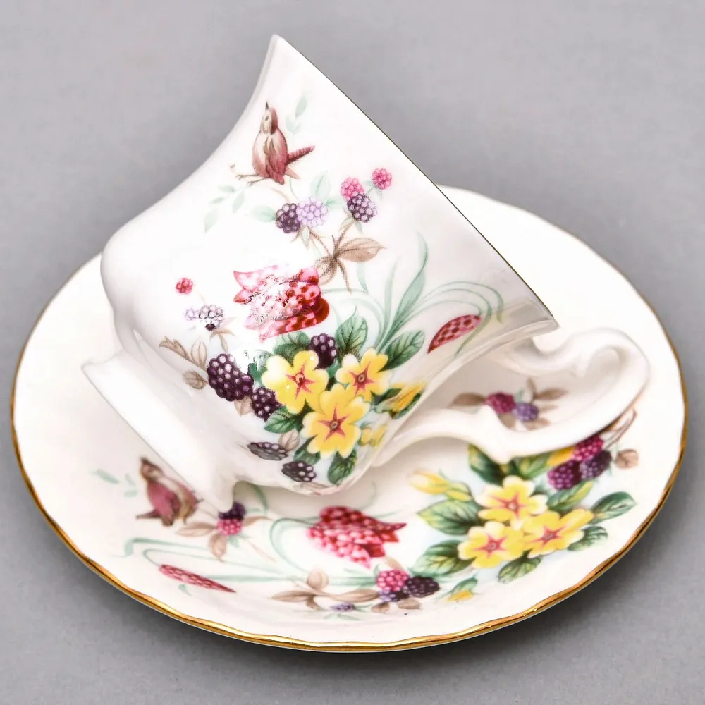 Коллекционная Фарфоровая Кофейная пара «Букет с ежевикой», ROYAL ALBERT Англия.
