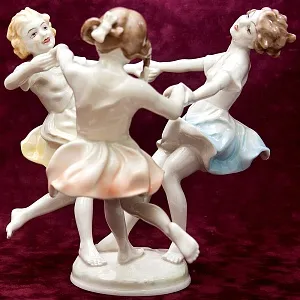 Фарфоровая Статуэтка «Майский Танец», Hutschenreuther, Германия -1955-1968 годы.