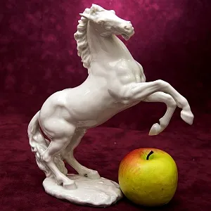 Редкость!!! Фарфоровая статуэтка «ЛОШАДЬ НА ДЫБАХ», Hutschenreuther, Германия - 1966 год.