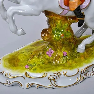 Коллекционная Фарфоровая статуэтка «Охотник на лошади», Scheibe-Alsbach Германия, середина ХХ века.