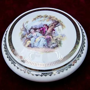 Винтажная Классическая Шкатулка «Дама с Кавалером» Фарфор Лимож Limoges Франция -70 гг.