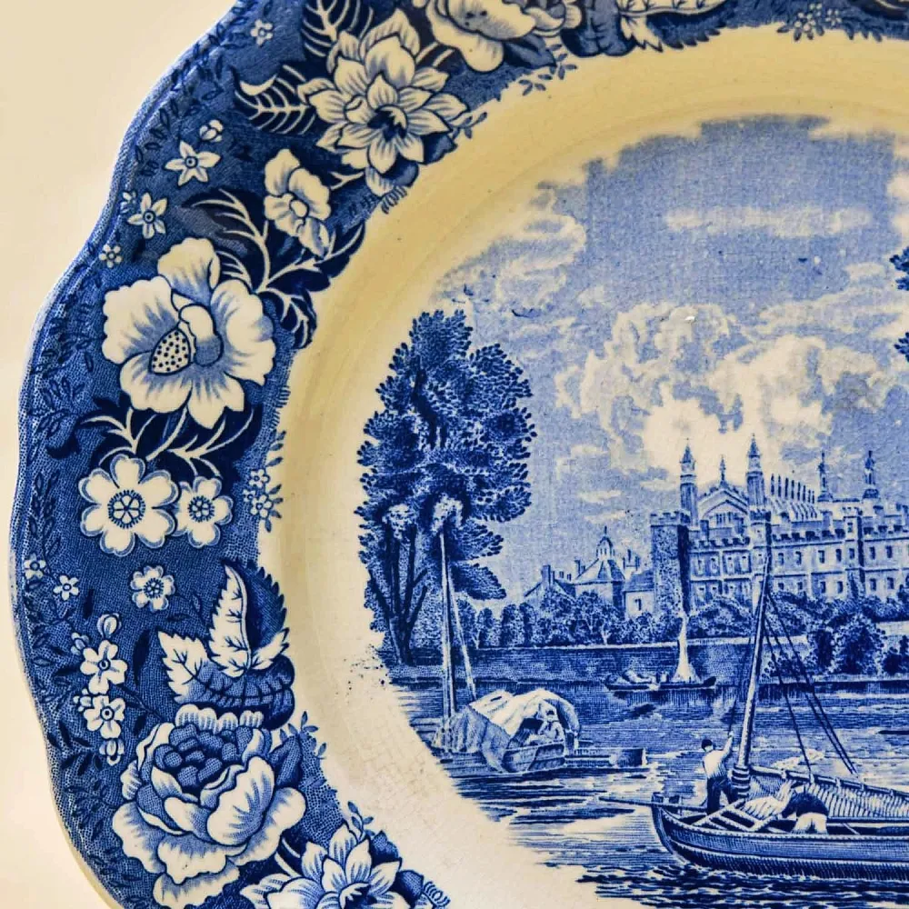Столовая Фарфоровая Тарелка - Блюдо «Итонский колледж», Staffordshire Англия середина ХХ века. 