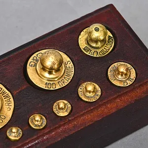 Набор Гирь для Аптекарских или Кухонных Весов от 1 гр. до 500 гр. Англия начало ХХ века.