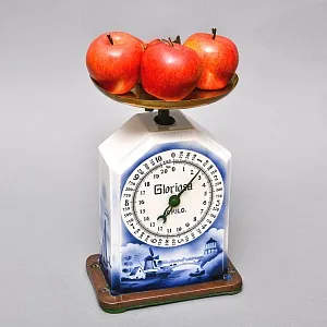 Антикварные Кухонные Весы в Фарфоровом корпусе Gloriosa, Голландия начало ХХ века.