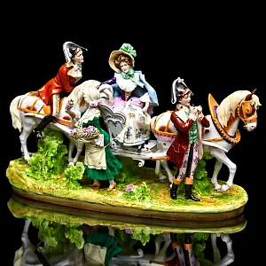 Большая Фарфоровая статуэтка «Дама в паланкине и Цветочница», Scheibe-Alsbach Германия, середина ХХ века.