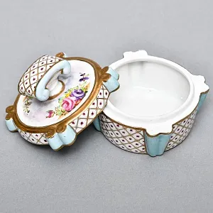 Антикварная Шкатулка - Бонбоньерка «Цветочная нежность», Фарфор Edme Samson et Cie Франция.