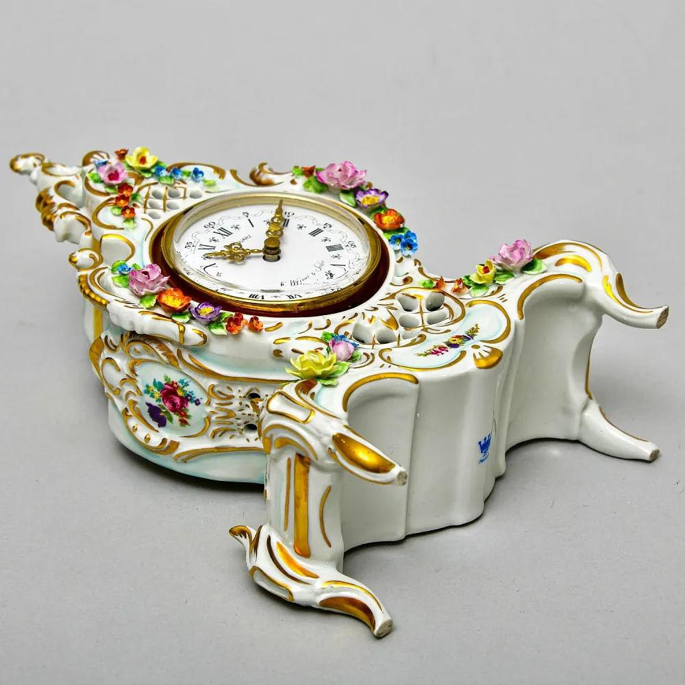Каминные Кварцевые Часы в стиле Рококо, Фарфор SANDIZELL, Германия 80-е годы ХХ века.